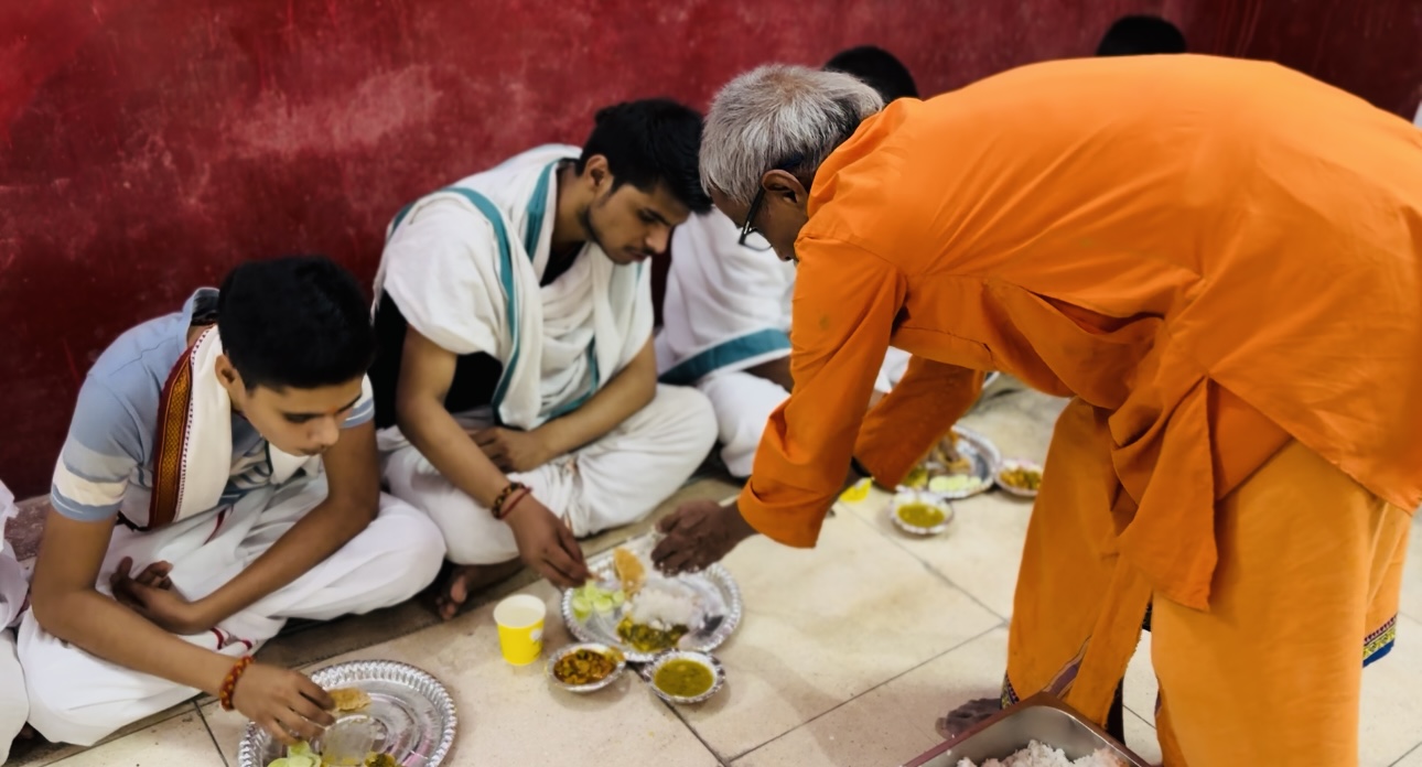 Sponsor One Day Gurukul Annadaan Sewa