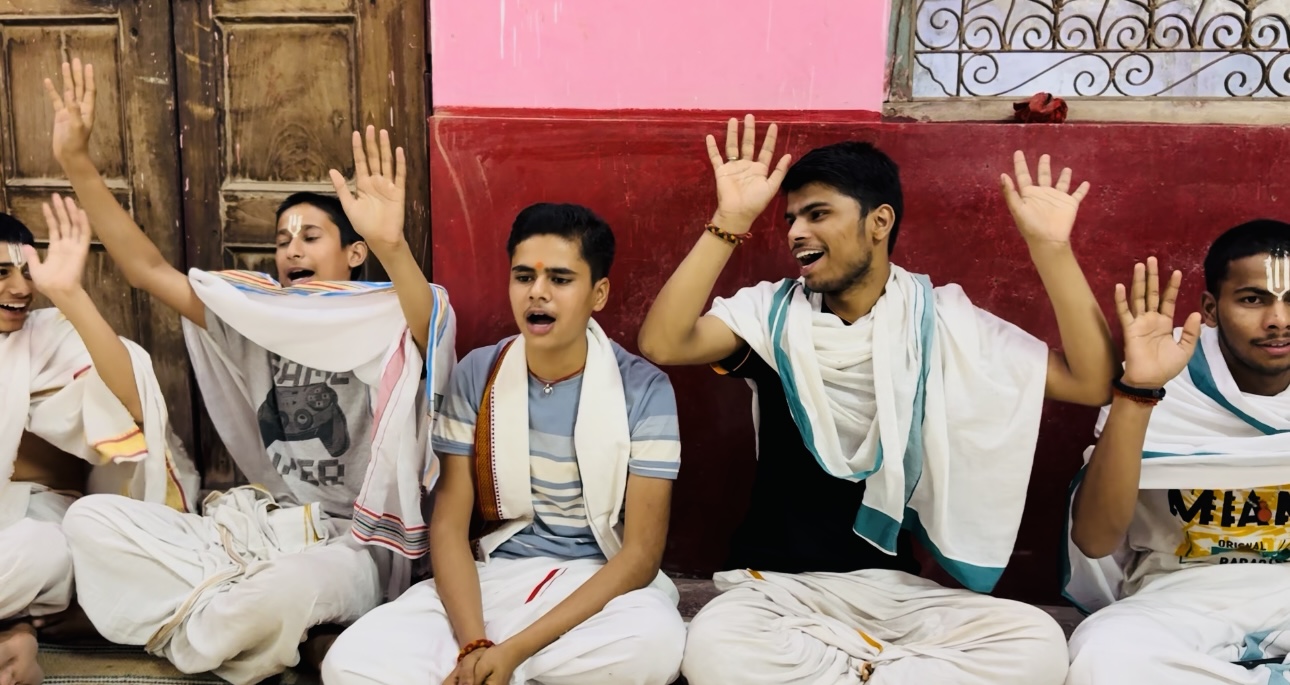 21 Vedpathi Batuk Brahmins Bhojan Sewa