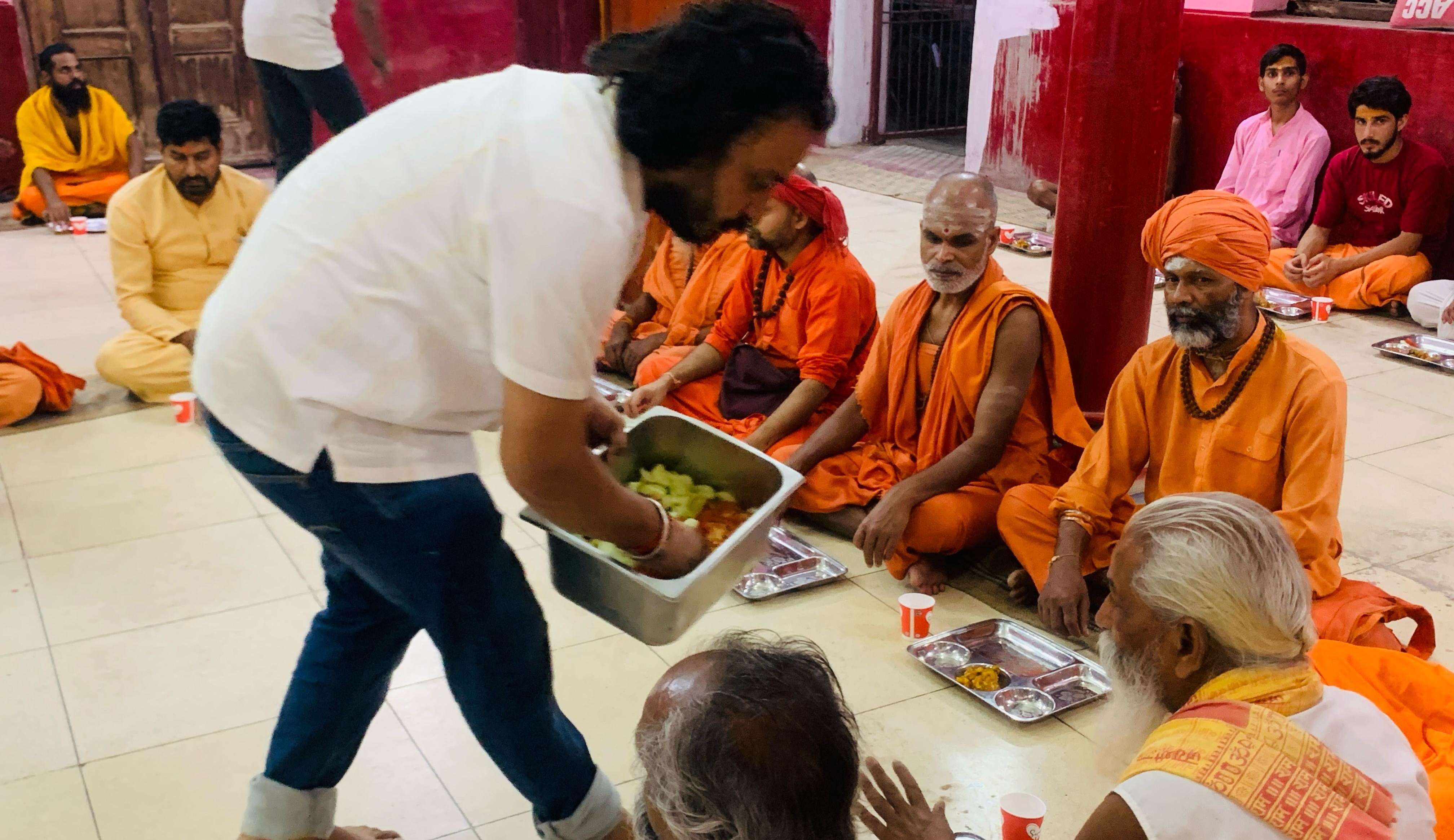 11 Poor Devotees & 5 Sanyasis Annadan Seva